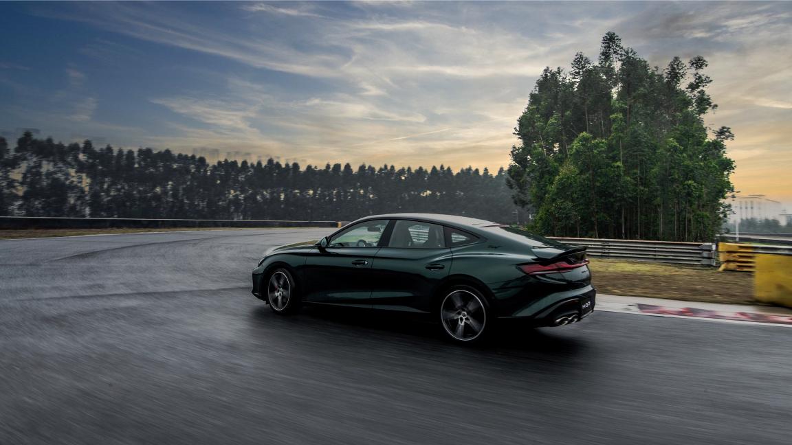 国产轿跑颜值天花板mg7私享品鉴,e-tron汽车评测