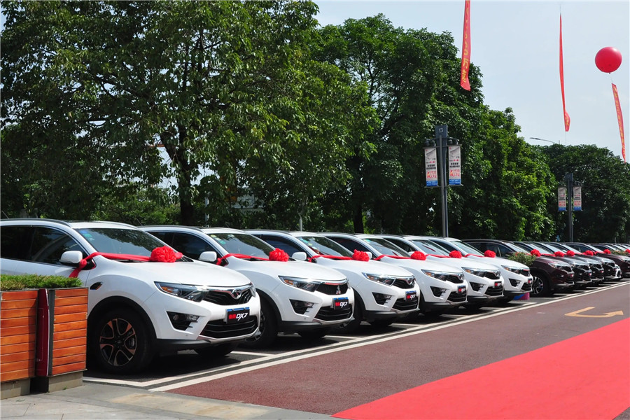 新车在外地上牌没有居住证可以吗,新车上牌还要居住证吗