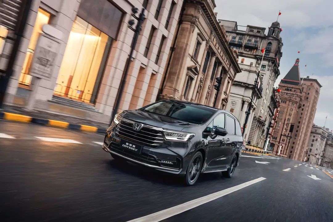 凌放腰斩,卡罗拉变成移动路障|2022年日本人买什么车