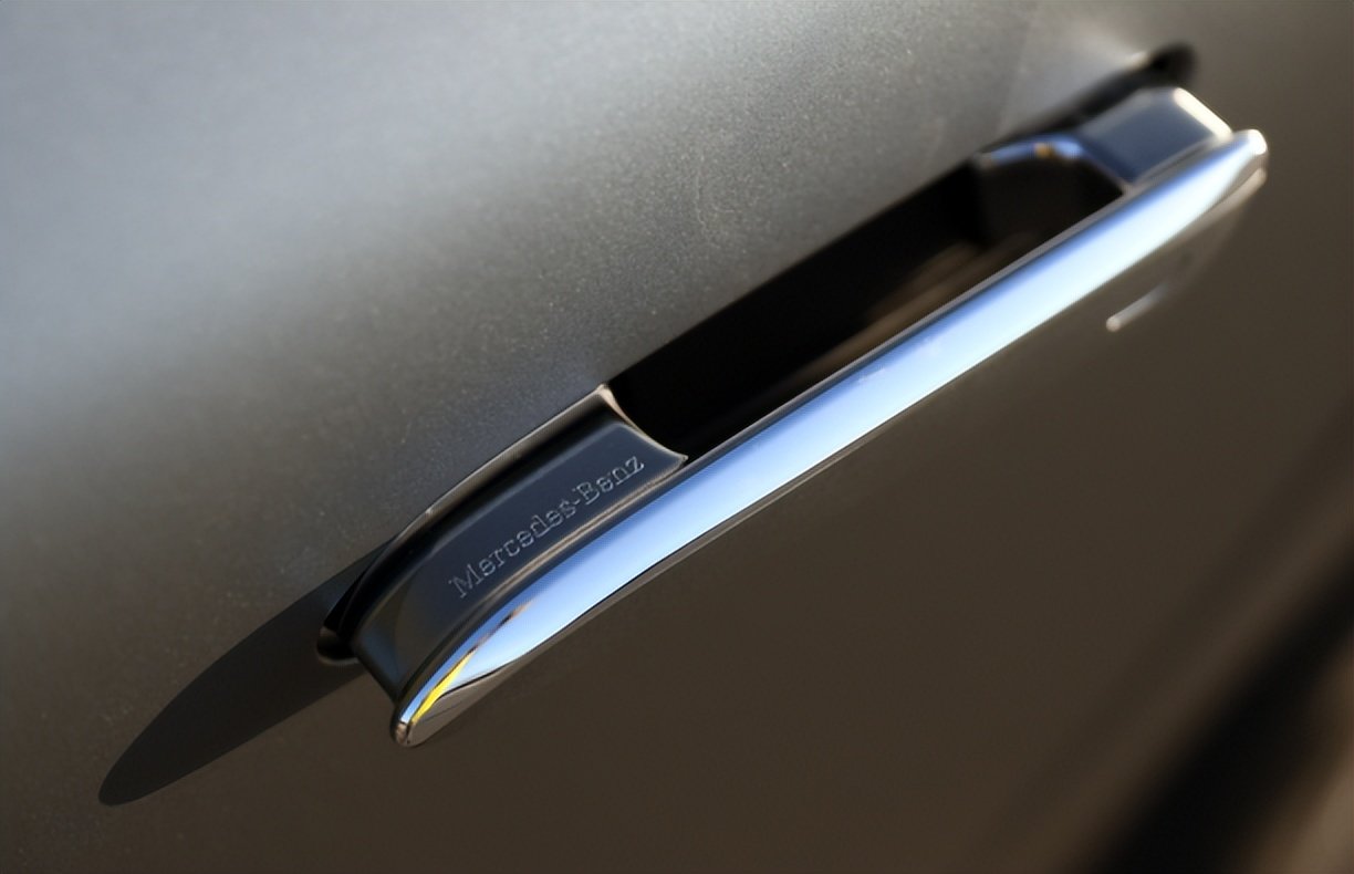 为什么汽车大厂不用隐藏式门把手,汽车鸡肋配置隐藏式门把手