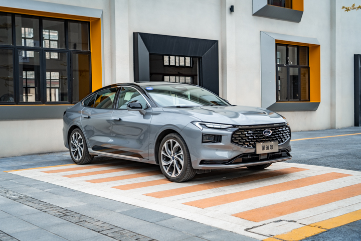 全系2.0t轴距超2米815万香不香,全系2.0t动力