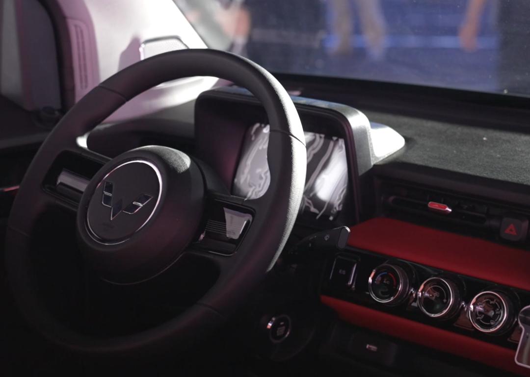 宏光miniev沉浸式看车,五菱宏光miniev2021亲身体验