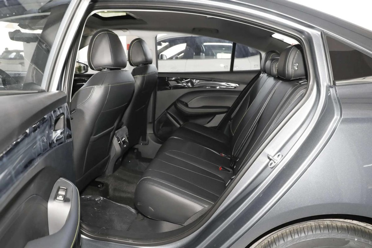 奕炫和荣威i5哪个值得入手,奕炫max荣威i5