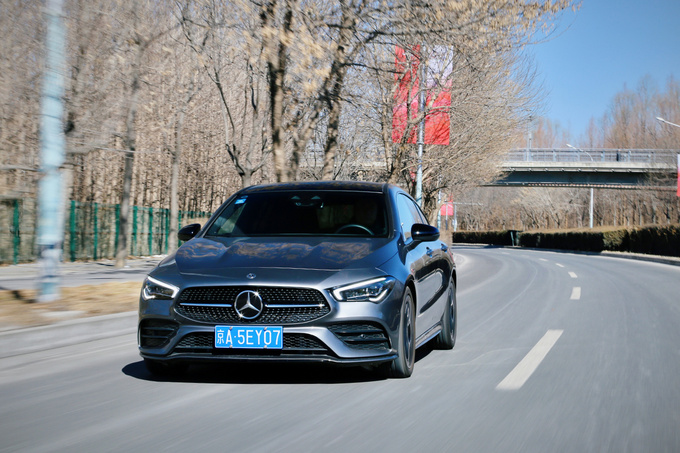 《豪华180》评测奔驰CLA猎跑车40万的小众车如何诠释豪华？