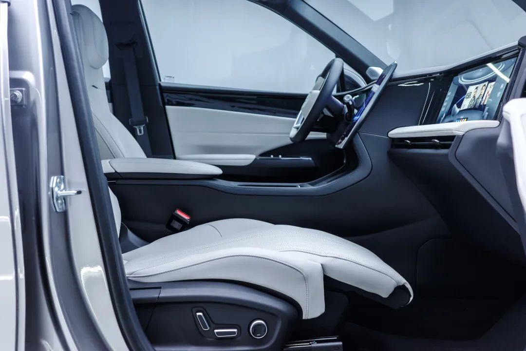 吉利银河L7产品分析：明着叫板理想L7，暗里对比宋PLUS