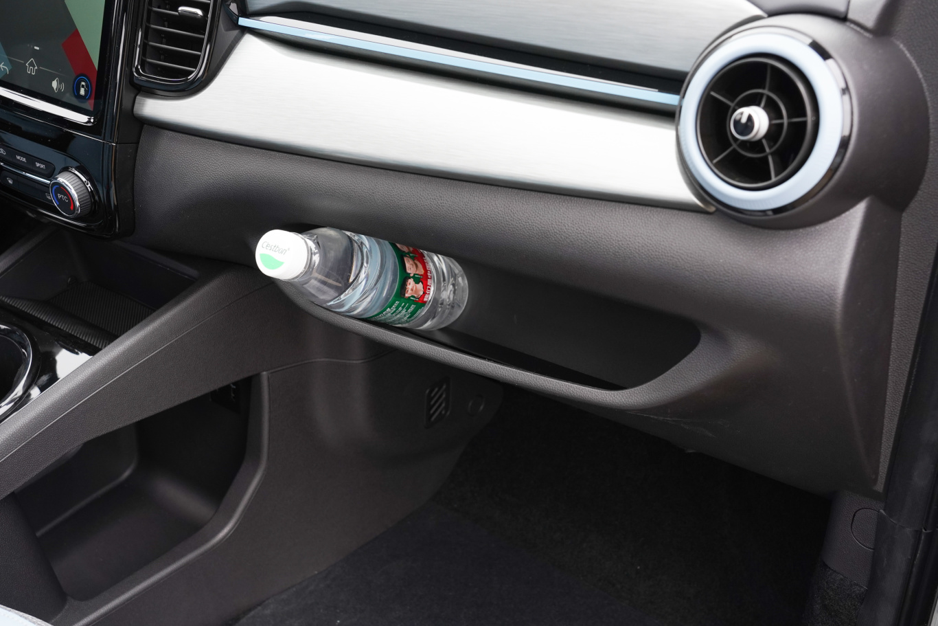 奇瑞小蚂蚁有五门版吗,奇瑞小蚂蚁绿色的车好看吗