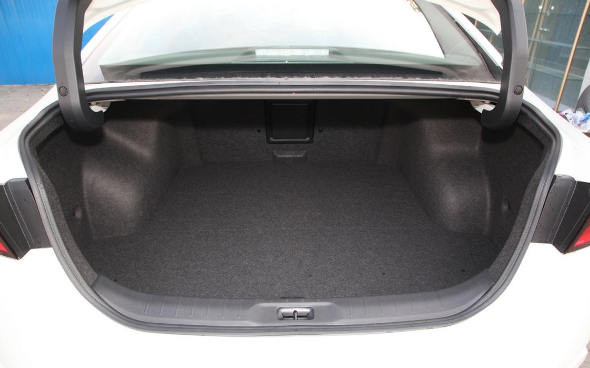 2013年日产天籁2.0l自动舒适版,日产天籁2021款2.0lxl舒适版音响