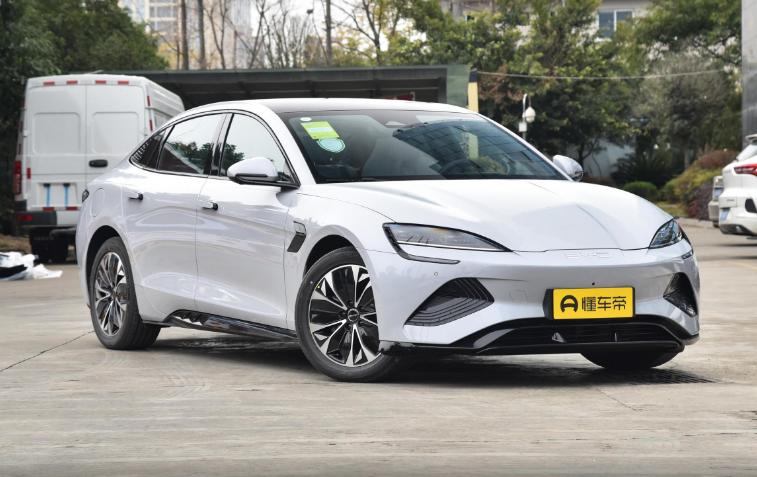 油电混动迈腾好还是帕萨特好,油电对比