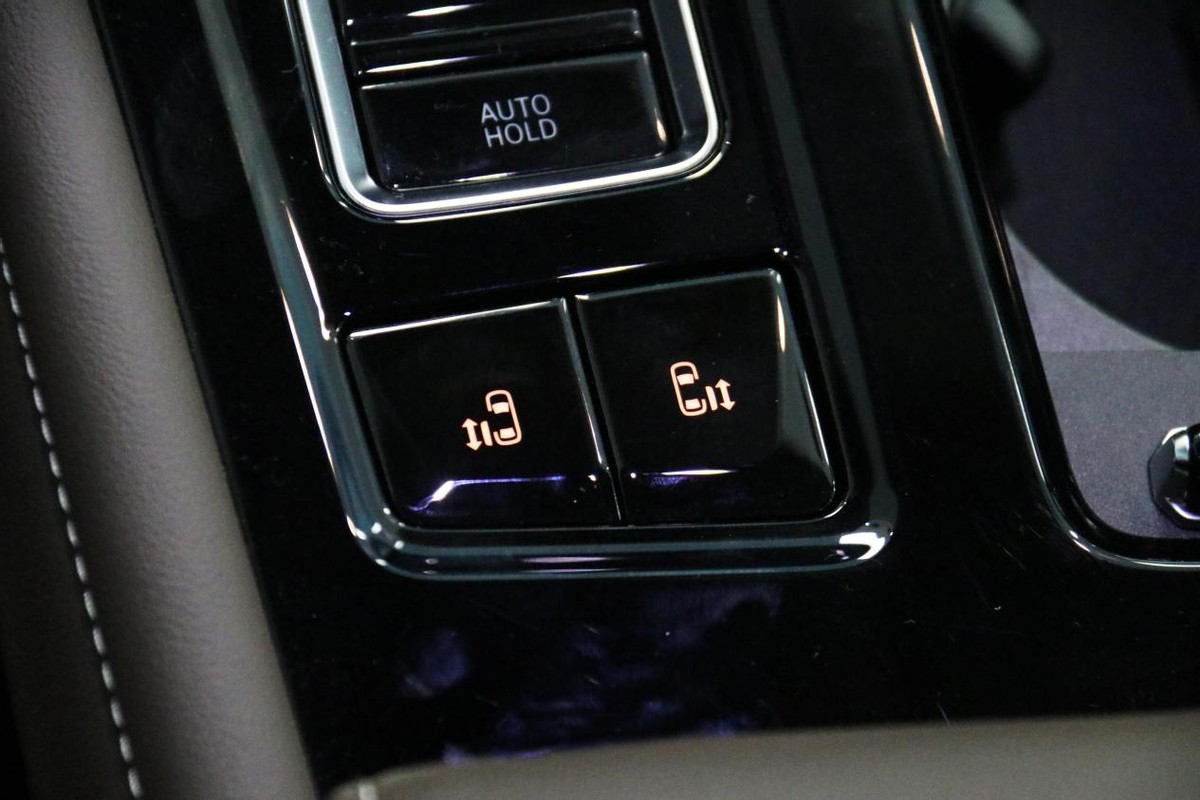 上汽大众7座家用mpv新威然怎么样,细致感受大众mpv威然的第二排座椅