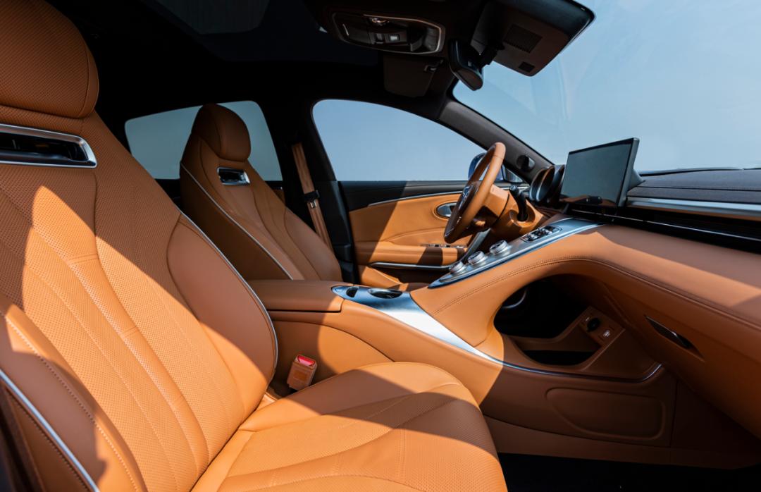 欧拉朋克猫和闪电猫哪个好,欧拉闪电猫555豪华版落地价