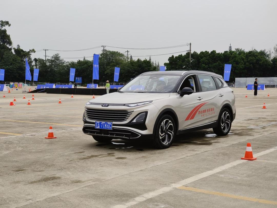 试驾奔腾t90最新视频,奔腾t902.0t试驾视频