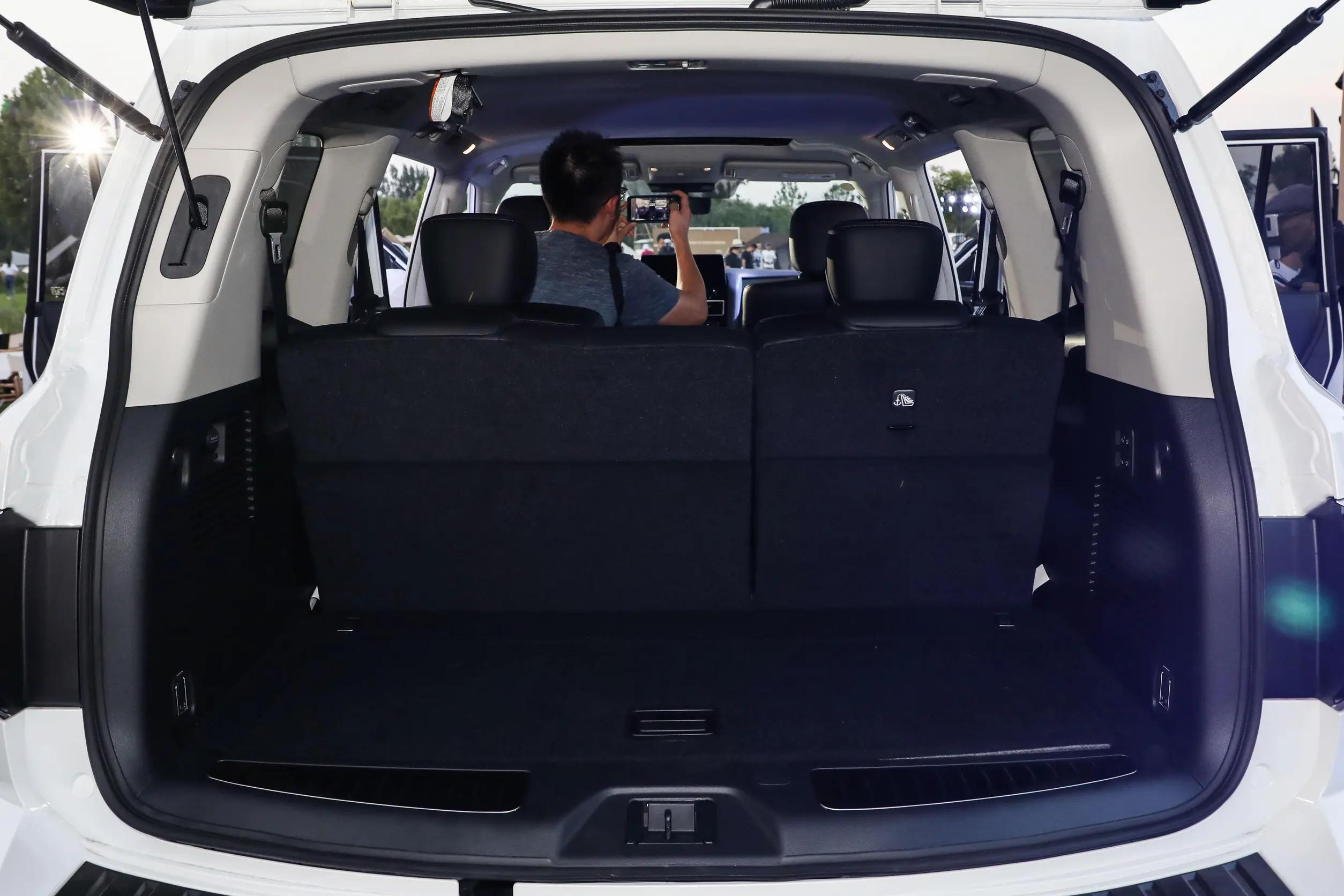 老款3.0v6日产途乐大越野,新款日产途乐超大型越野车讲解