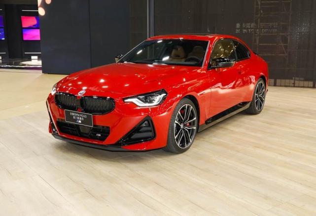 宝马很舍得，全新进口M240i，直列6缸机配后驱，全车哈曼才40多万