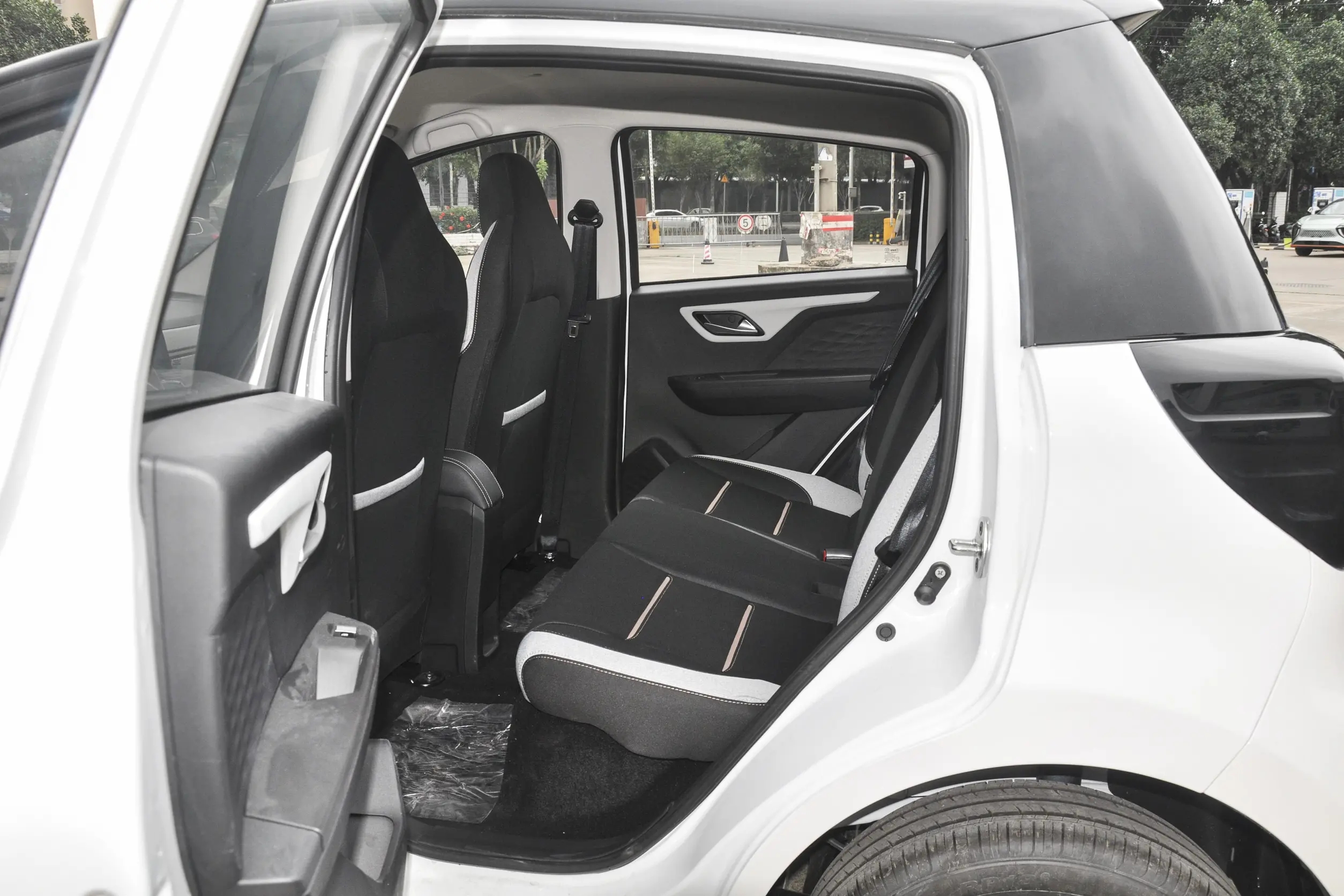 爆款花仙子测评,花仙子新能源汽车5座与4座区别