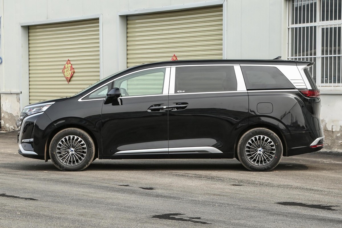 高端mpv推荐家用,高端mpv和轿车