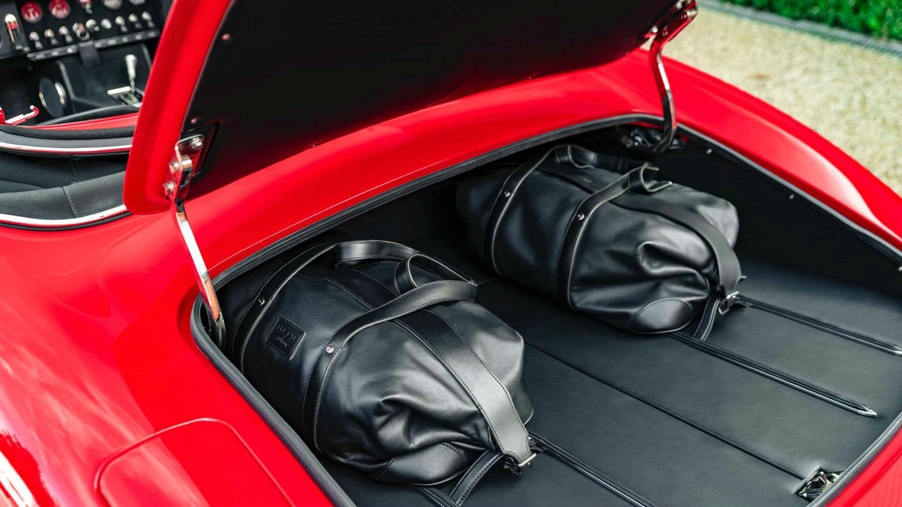 更加现代化！Helm操刀改装初代捷豹E-Type，工时长达6000小时