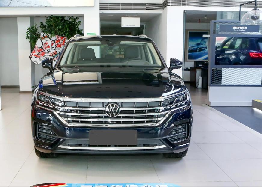 即将发布新款大众途锐实车曝光,2019款大众途锐对比2015年宝马x5