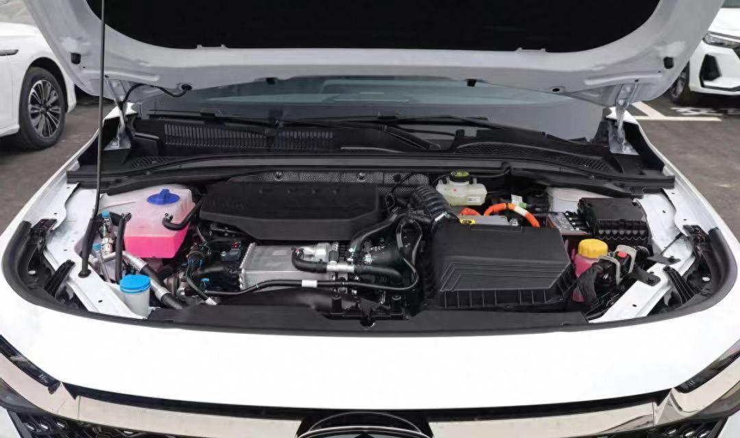 奇瑞风云a8远航版满电能跑多少,东风奕派e007与奇瑞风云a8