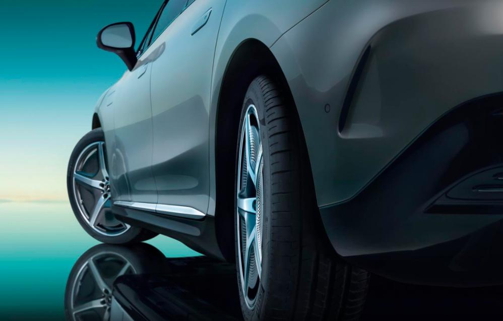 奔驰新能源eqe350suv豪华版极光白,奔驰eqe纯电动suv2022款价格