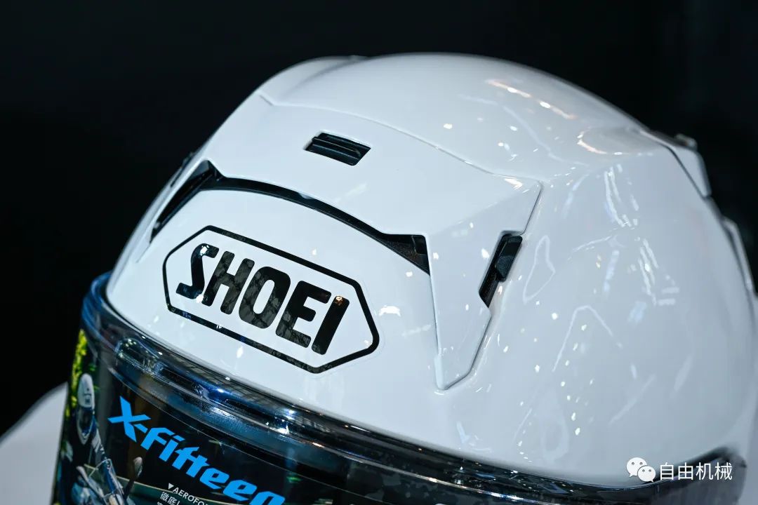 shoei头盔z8跟x15亮黑的区别,摩托车头盔shoeix15多少钱
