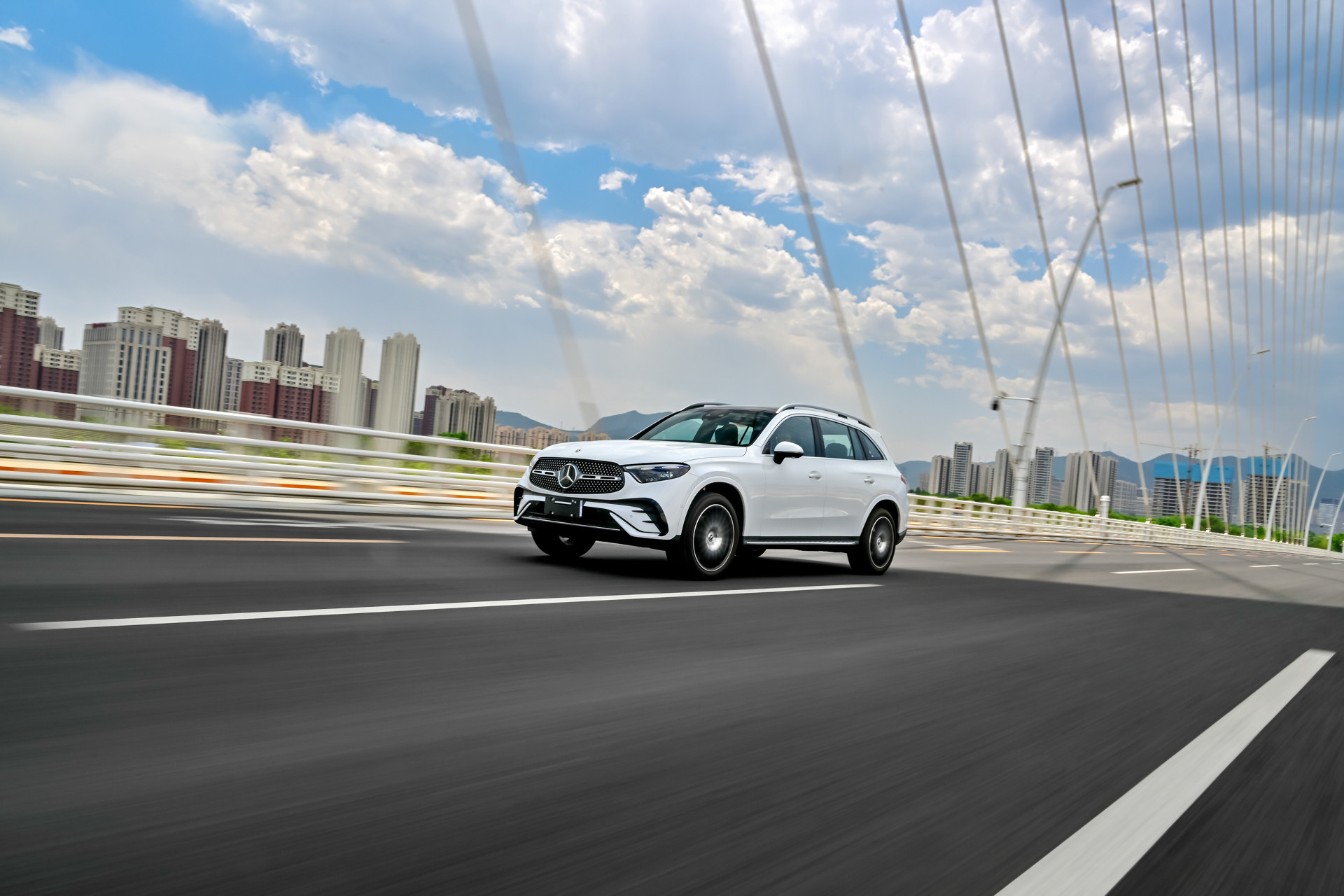 奔驰glc300整体介绍,梅赛德斯奔驰glc300什么级别