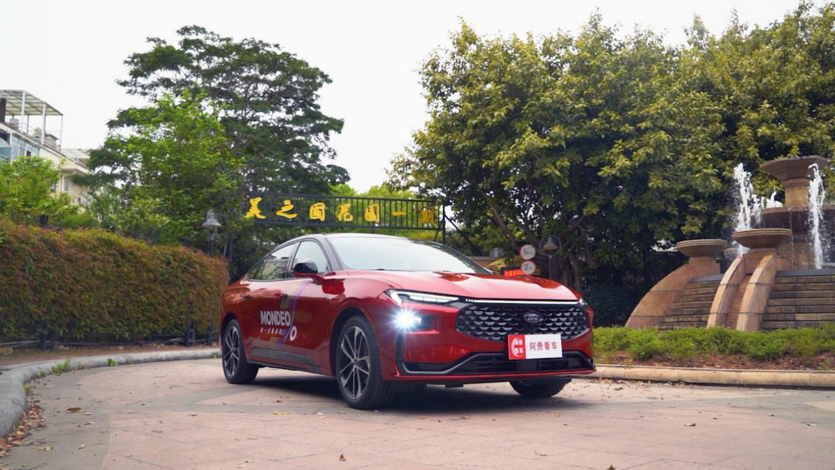 试驾全新一代蒙迪欧，全系2.0T+8AT，预售最低不到16万，香得不行