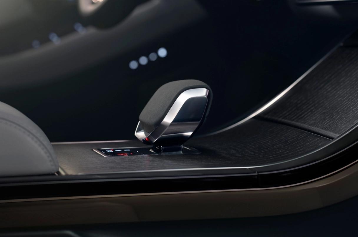 新一代揽胜极光国内售价,路虎揽胜极光l2024款