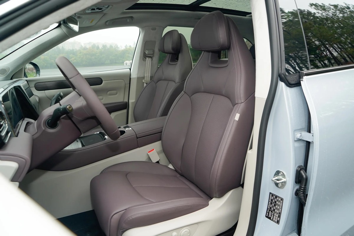 零跑汽车c11增程版顶配落地,零跑汽车c11顶配车型