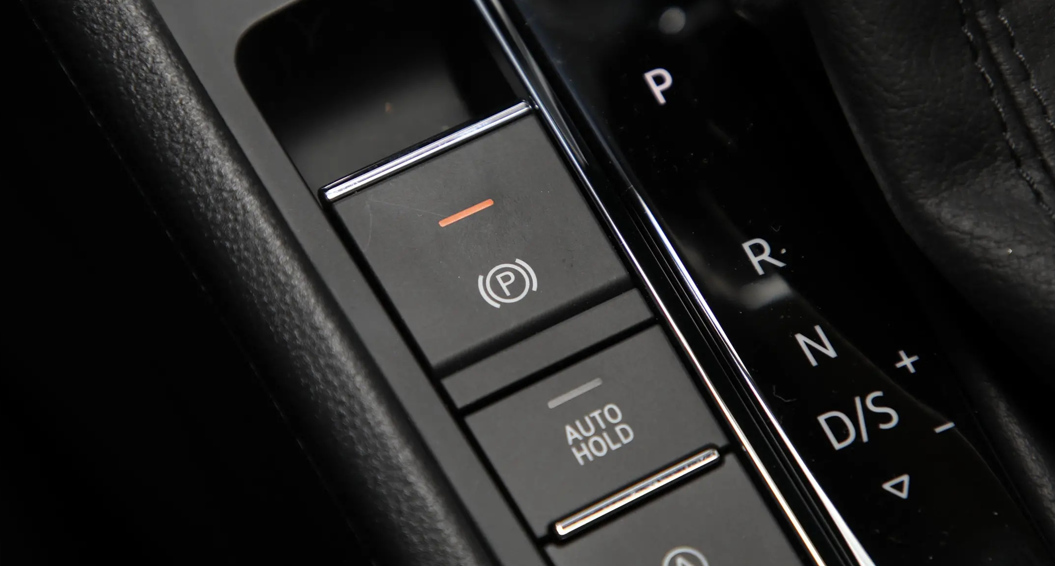 新宝来2023款280tsidsg尊行版,2019款大众新宝来油耗怎么样