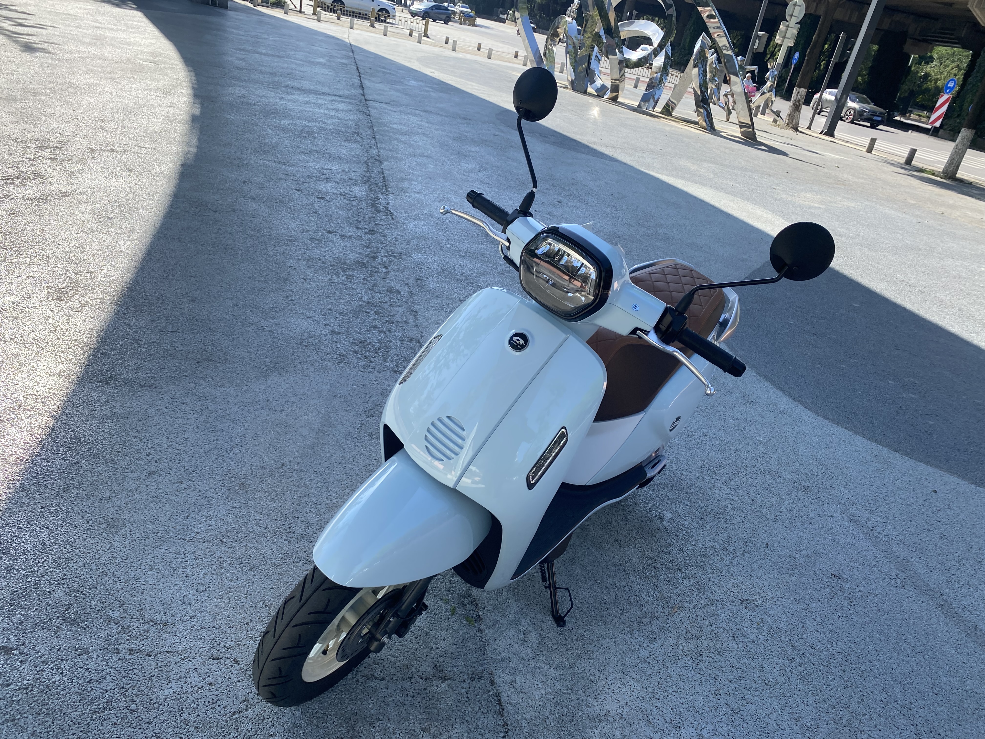 LA要失宠了？1万出头，实拍壹米阳光125：ABS+TCS，女骑时尚单品