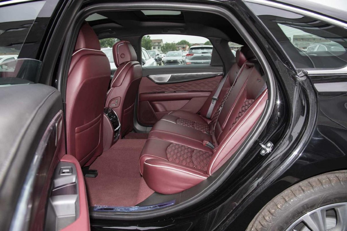 全新凯迪拉克ct6和奔驰e级,凯迪拉克ct6和奔驰e哪个更舒适