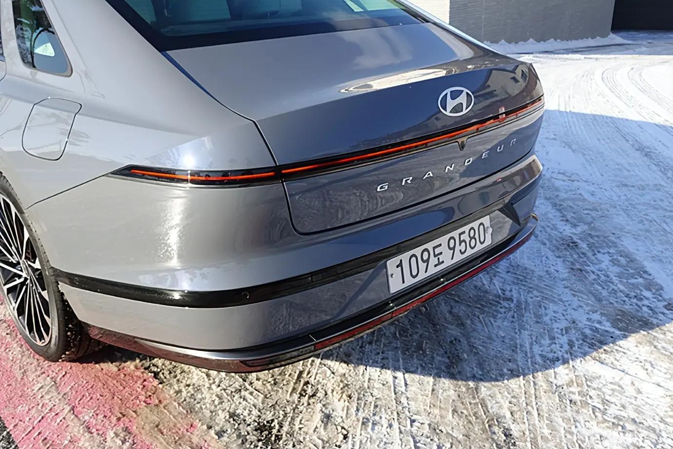 全新现代雅尊图片,现代雅尊2024款内饰颜色