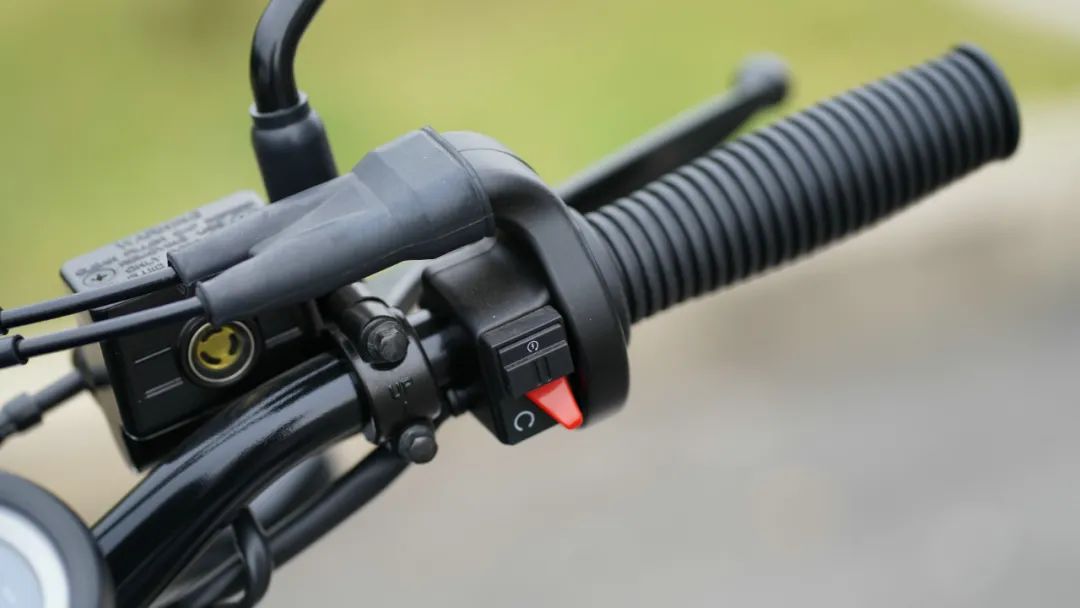 2019款gv300s评测,最运动的街车摩托