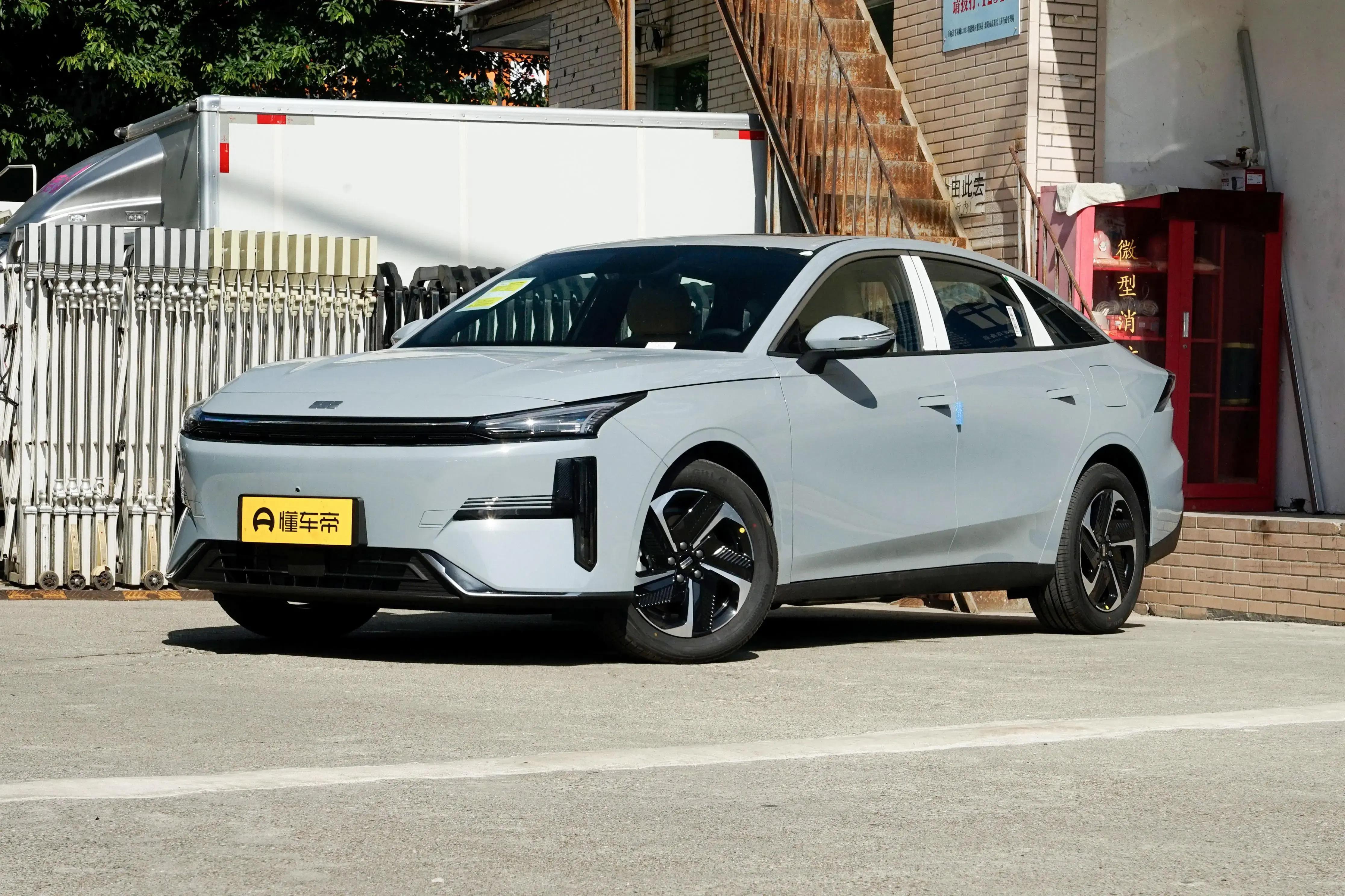 银河l6旗舰,银河l6推荐买哪个版本