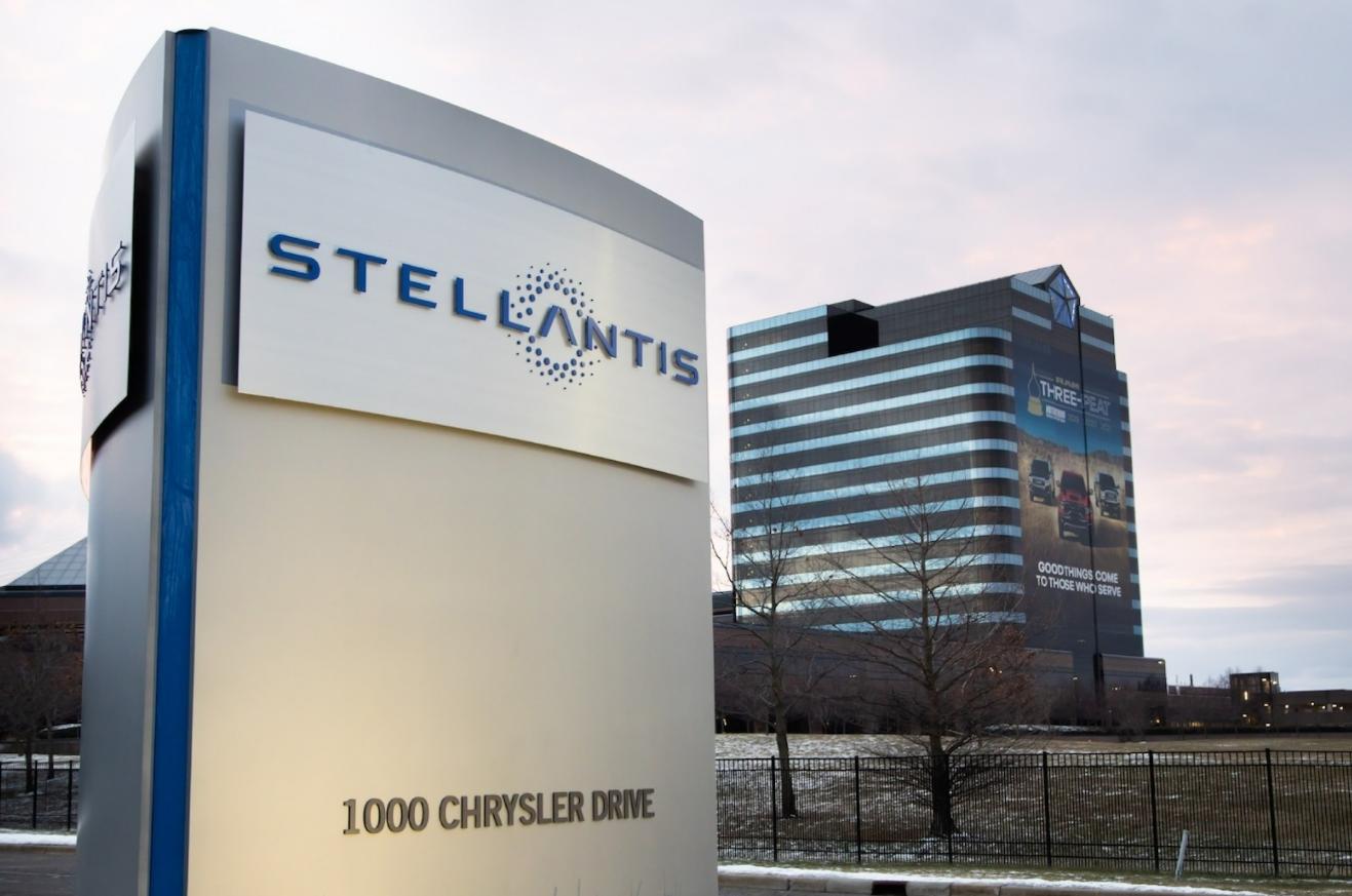 全球第四大车企Stellantis与富士康合作，成立汽车半导体合资公司