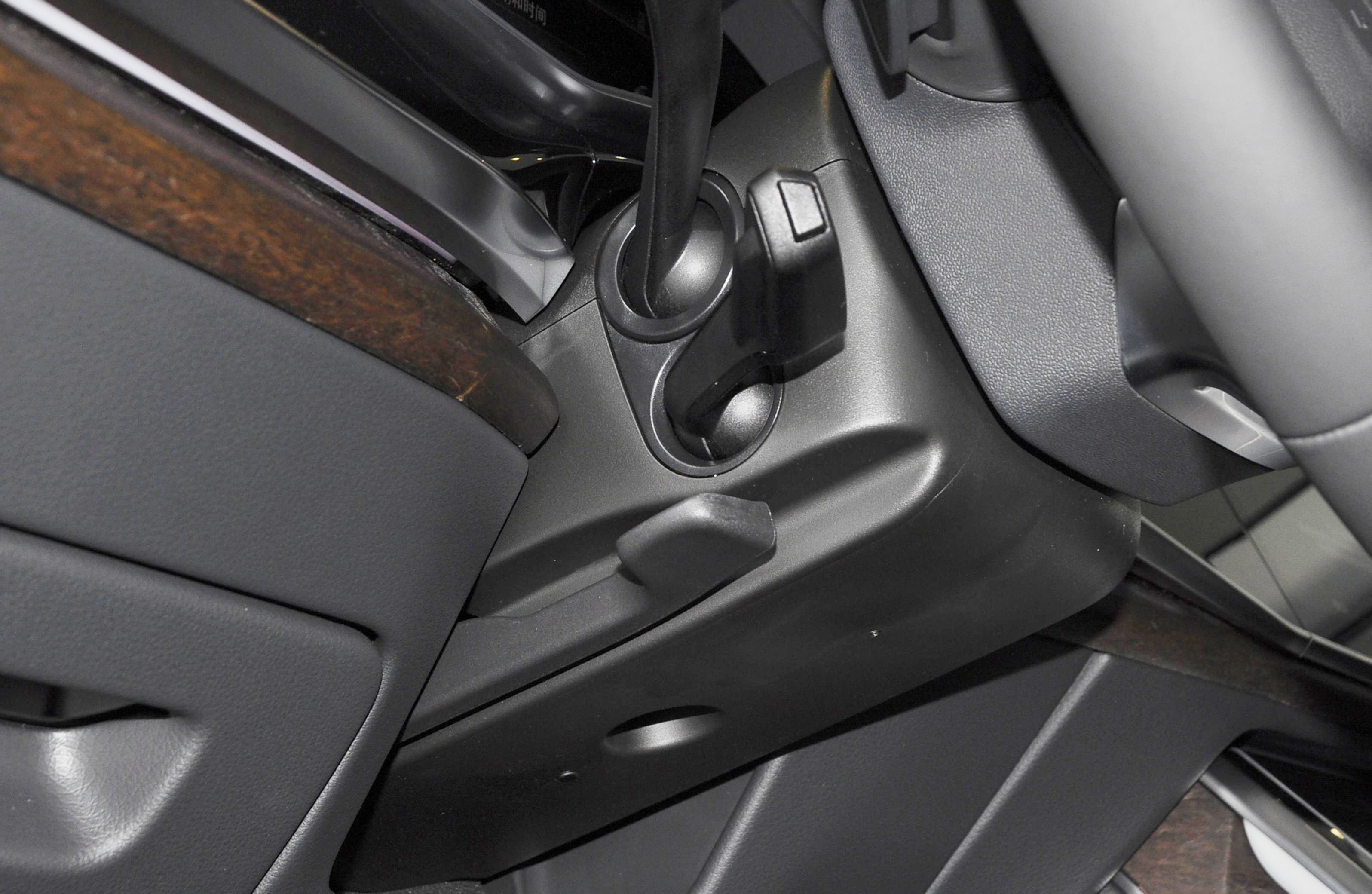 2019款奥迪Q73.0T55技术型参数,2023款q745tfsi有空气悬架吗