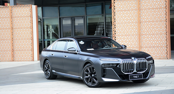 宝马七系和i7哪个更适合买,新一代宝马7系i7最新消息