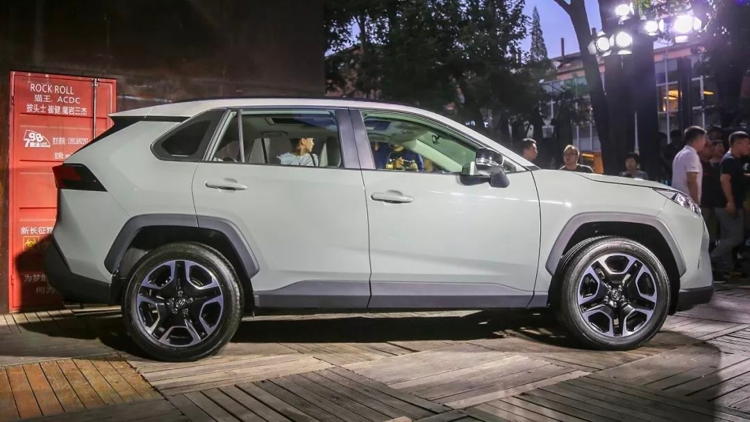 探岳和rav4荣放选哪个,丰田rav4荣放和大众探岳怎么样