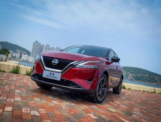 日产逍客新老款对比,东风日产逍客经典智享版红色