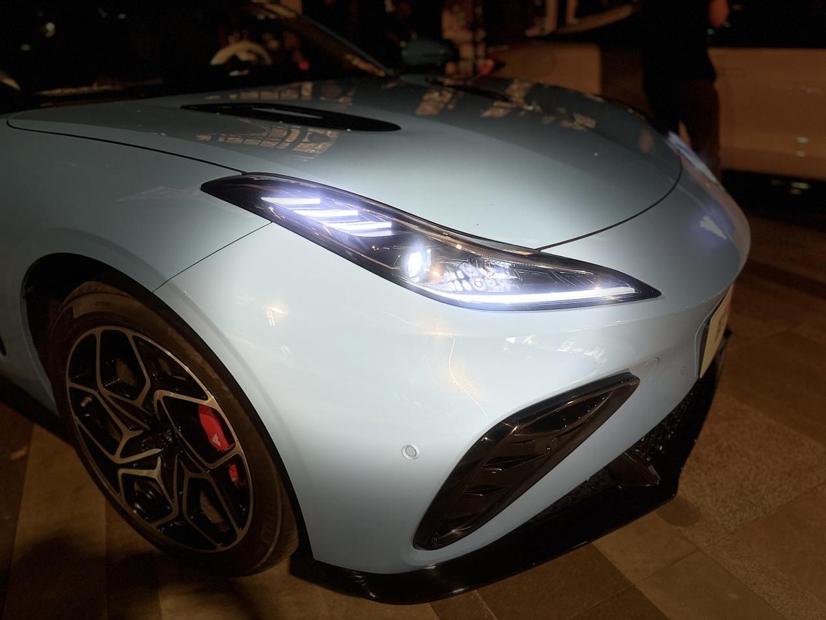 哪吒gt新能源汽车值得买吗,试驾哪吒gt敞篷版