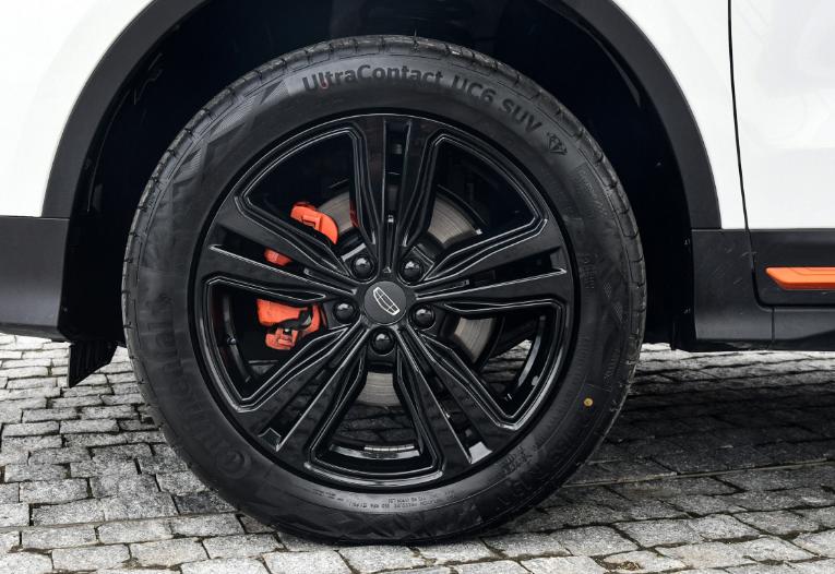 吉利博越x和长安cs75plus哪个更好,2023款的吉利博越x价格多少