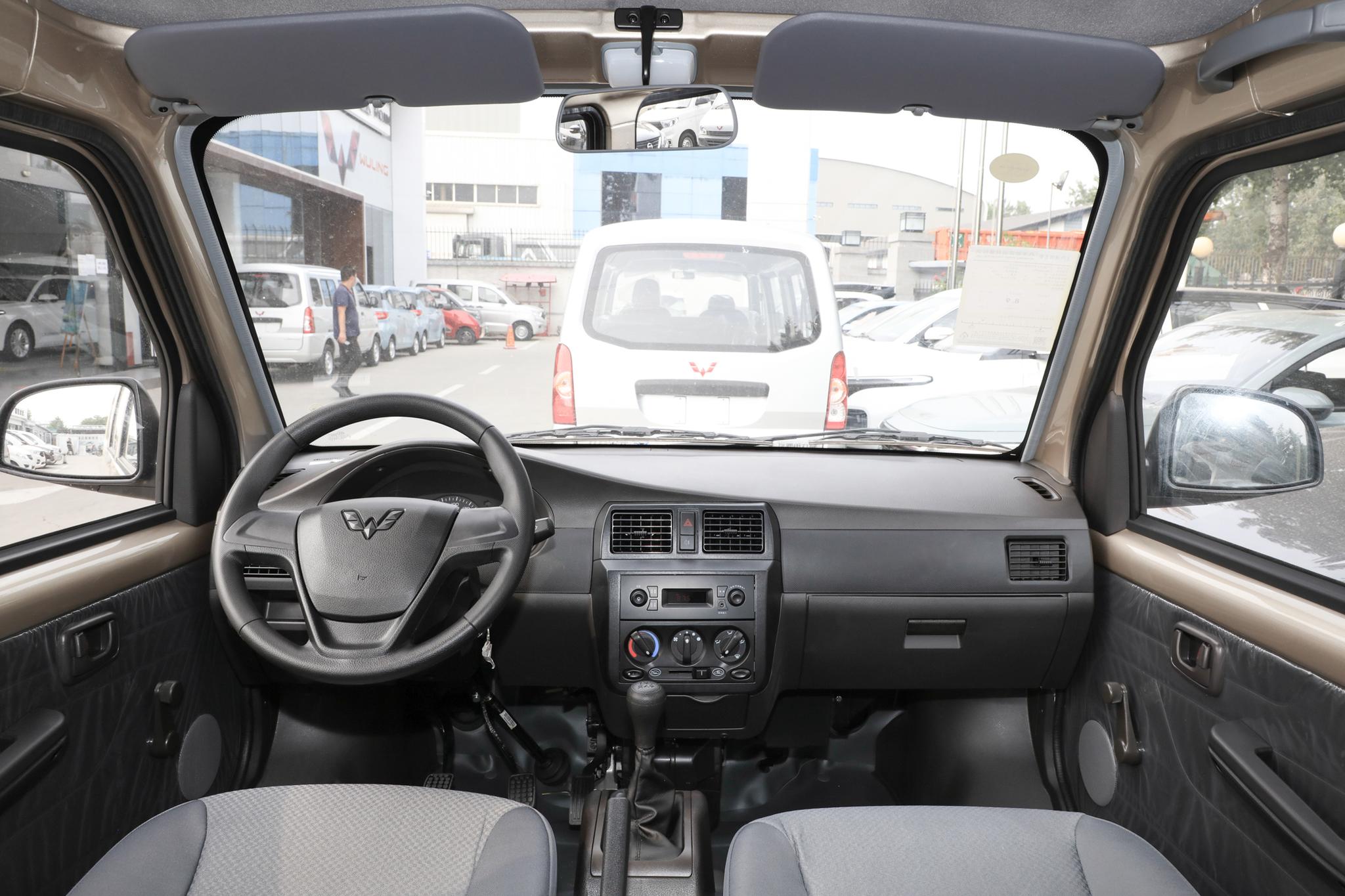 五菱荣光新卡2.0l用车感受,外观耐看空间大