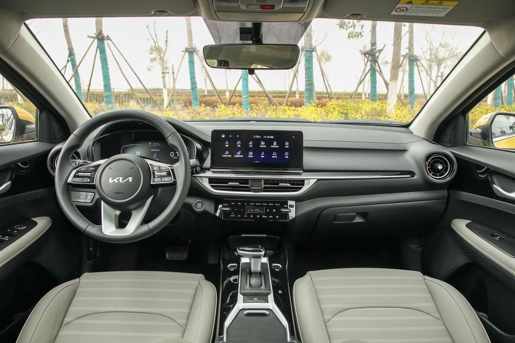 韩系全新起亚k3哪一款最值得买,经济实惠家用车之选实拍起亚k3