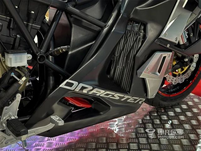 看着像踏板，实际是街车，意塔杰特DRAGSTER559是怎么回事