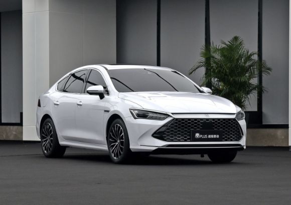 飞度和轩逸2021款经典哪个好,轩逸2020款1.6l和飞度三代