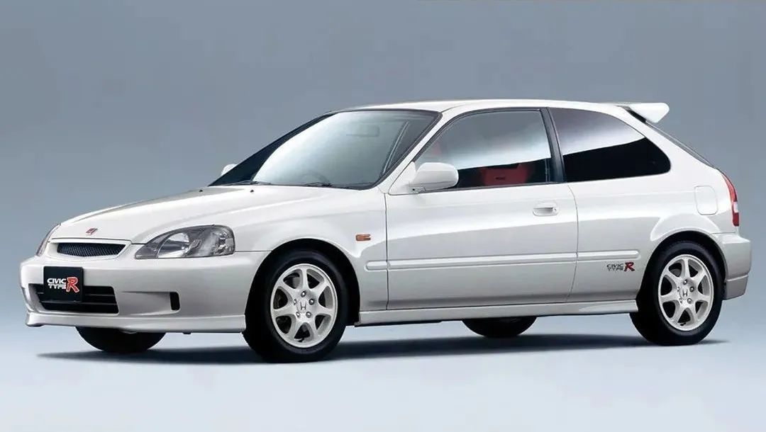 探店丨花50万买本田思域，真信仰还是割韭菜？