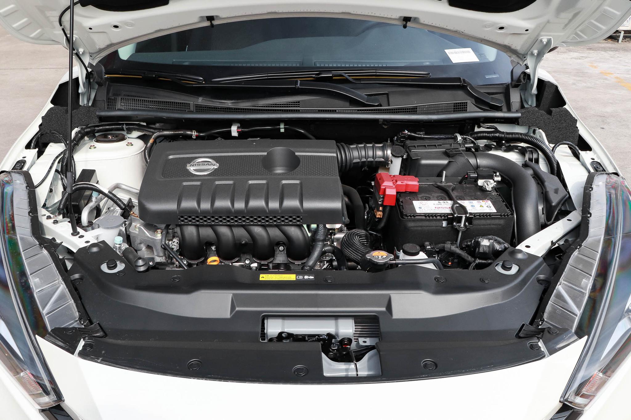 想买省油耐用的轿车，不妨看看蓝鸟，变速箱平顺、后备厢空间大