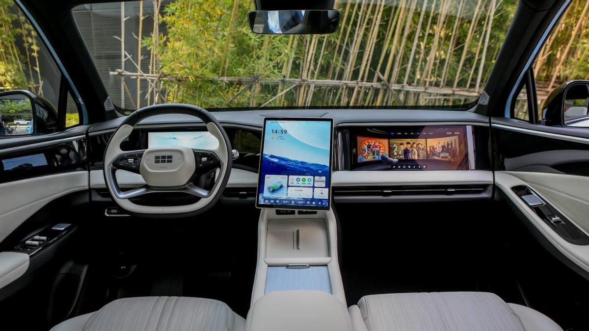 便宜又大碗吉利银河l7新车解析,试驾全新吉利银河l7