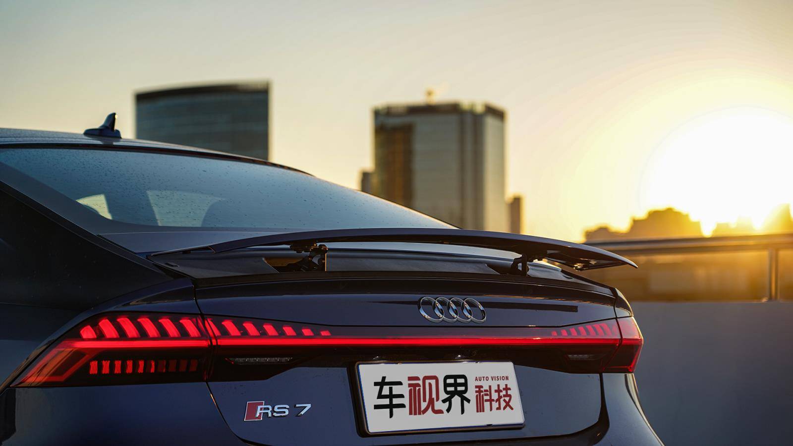 新款奥迪rs7追求极致的舒适与运动,奥迪新款rs7sportback进攻性十足