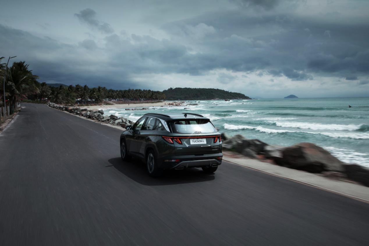 北京现代第五代途胜试驾视频,现代第五代途胜L8AT